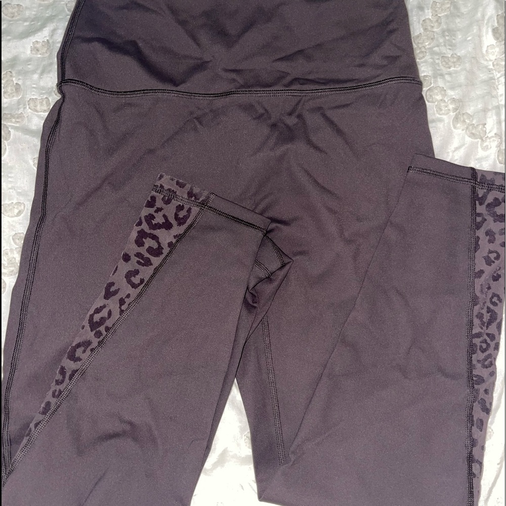 Aerie leggings with leopard mesh bottom